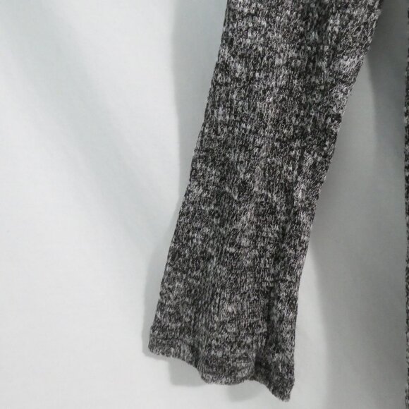 ALYA | large | Long Sleeve Pullover Scoop Neck LIghtweight Knit Sweater - Picture 6 of 14